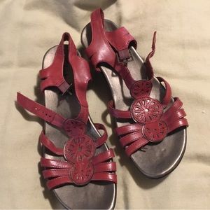 Clarks bendables red sandal